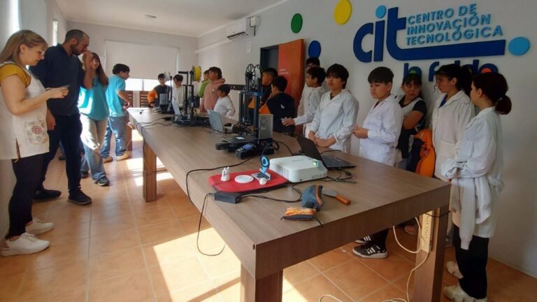 La Falda: estudiantes finalizaron un innovador proyecto sobre basura espacial