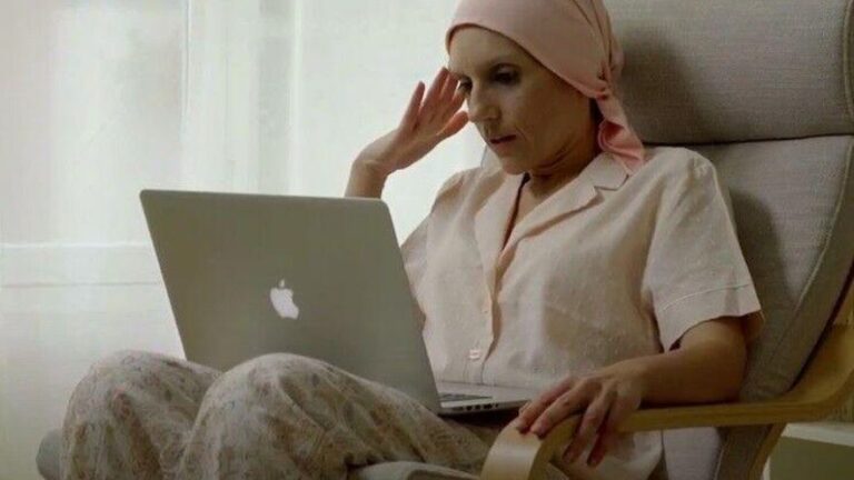 Pacientes de cáncer de mama denuncian a Salud retrasos de hasta un año en las revisiones oncológicas en Sevilla