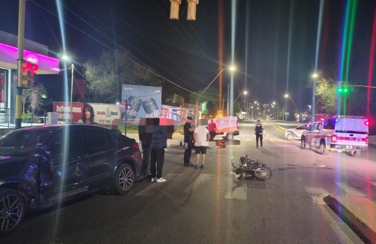 Un motociclista con fractura expuesta tras un choque en Playas de Oro