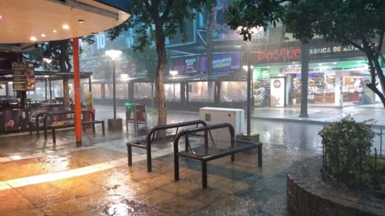 Después de una jornada agobiante, llegaron la lluvia y el granizo