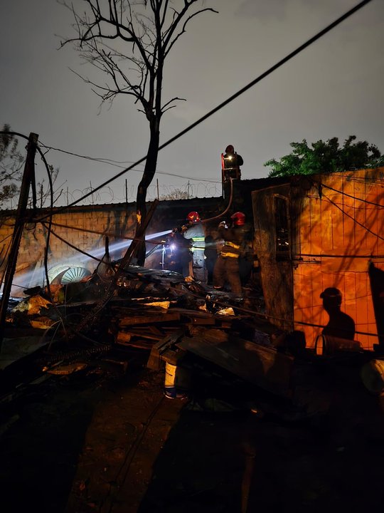 En Córdoba, el fuego consumió tres viviendas sin que se registraran víctimas