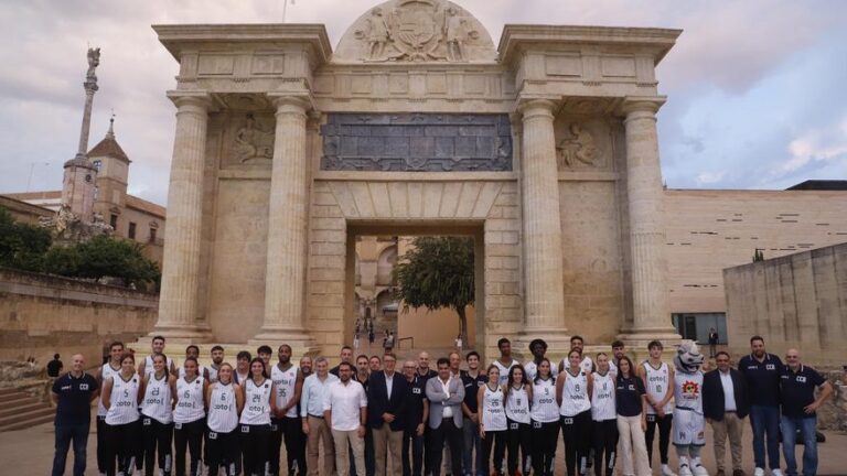 La puesta de largo de los equipos del Coto Córdoba de Baloncesto en imágenes