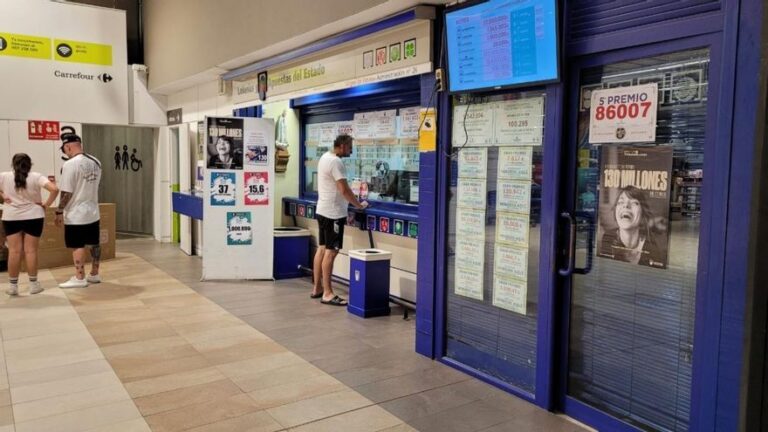 Parte del primer premio de la Lotería Nacional cae en el Carrefour Zahira de Córdoba