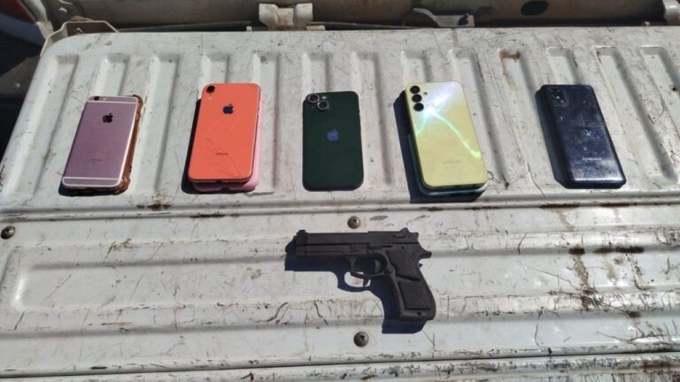 Tenía una réplica de arma y celulares: fue detenido en Córdoba