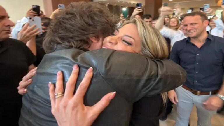 El presidente, en campaña en Corrientes: con Virginia Gallardo, candidata a diputada