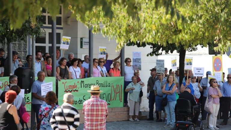Protesta vecinal para exigir la construcción del nuevo centro de salud de Villarrubia