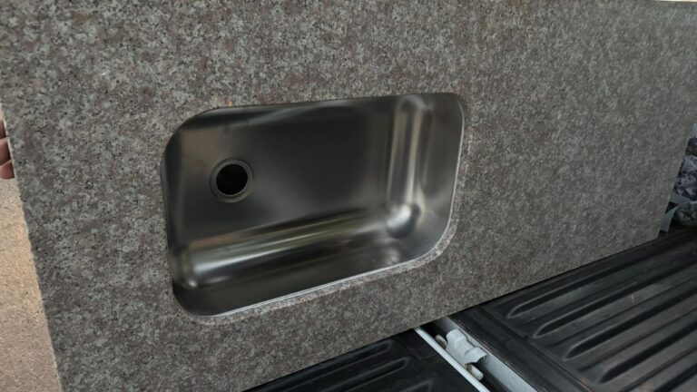 Detuvieron a ladrones que ingresaron a un local comercial