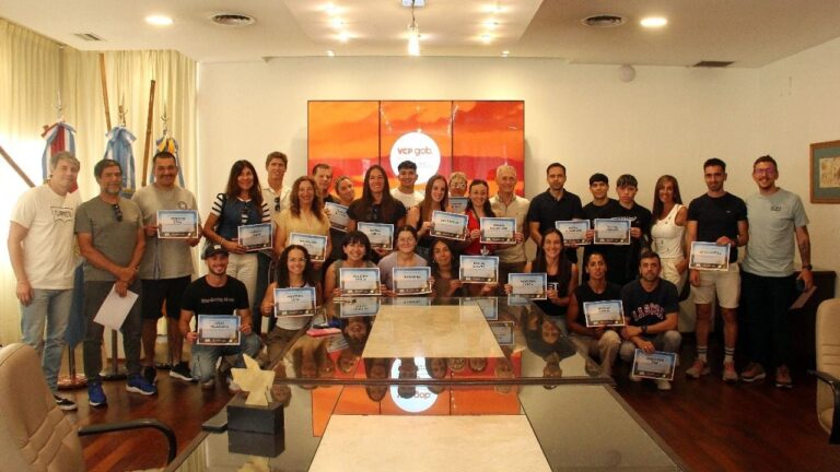 Reconocen a atletas de Carlos Paz destacados en remo, boxeo y trail running