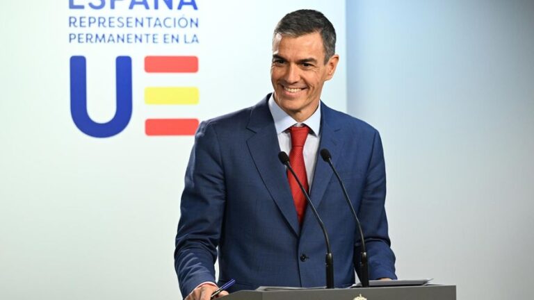 Sánchez llega a un acuerdo con Alemania para avanzar en la oficialidad del catalán, gallego y euskera en la UE tras el órdago de Junts