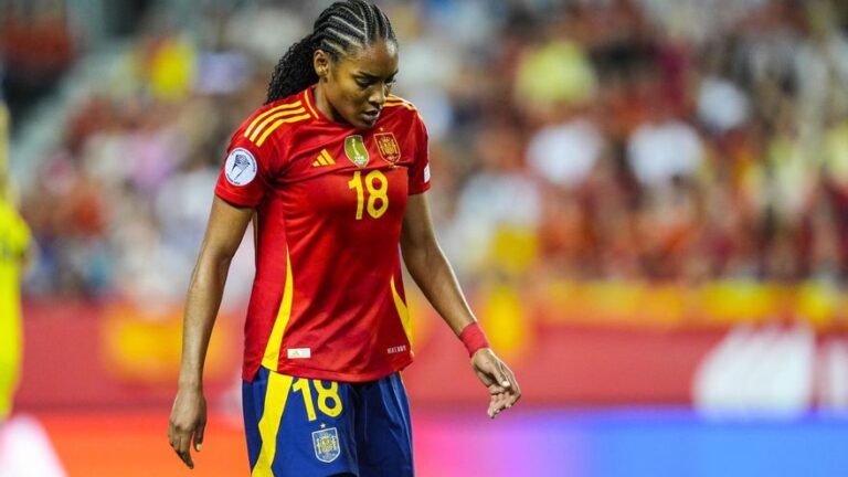 Athenea del Castillo vuelve a la selección en sustitución de la lesionada Salma Paralluelo