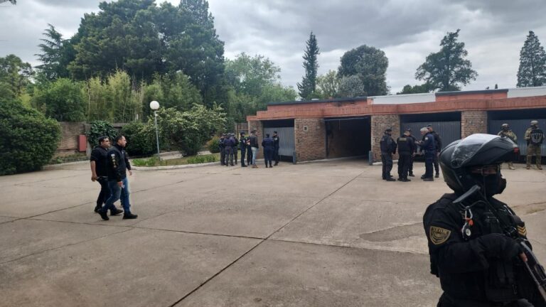 Tensión en Córdoba: una pareja se entregó tras atrincherarse en un hotel alojamiento