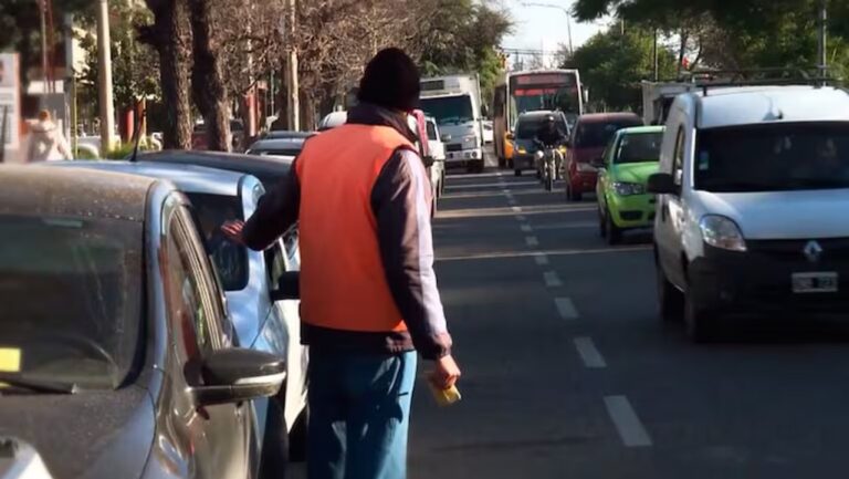 Detuvieron a un naranjita tras intentar abrir un auto en Nueva Córdoba