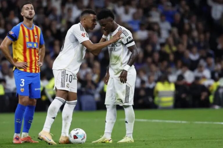 El Real Madrid aplastó al Valencia y se despega en la Liga