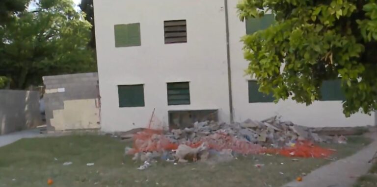 Vecinos de barrio SEP reclaman por problemas edilicios