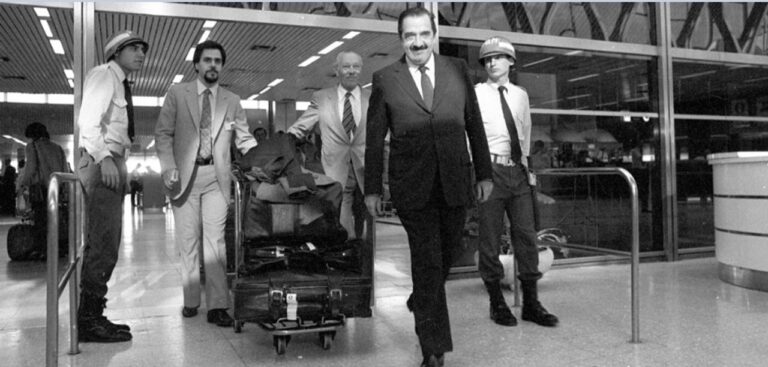 Retorno 1983: muestra fotográfica de los archivos de los diarios Crónica y La Voz del Mundo