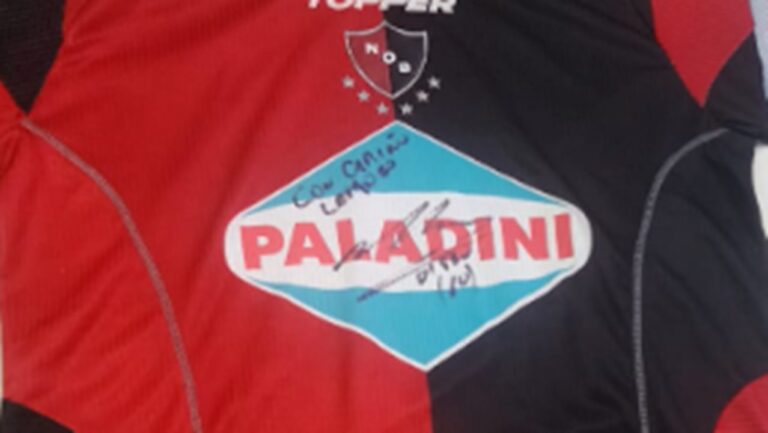 Córdoba: recuperan la remera firmada por Maradona y detienen a un hombre de 36 años