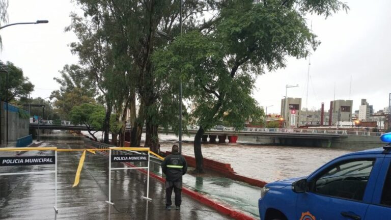 Corte total en Costanera Sur por las lluvias en Córdoba