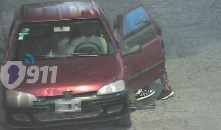 Córdoba: detuvieron a una pareja que violentó un auto estacionado en la calle