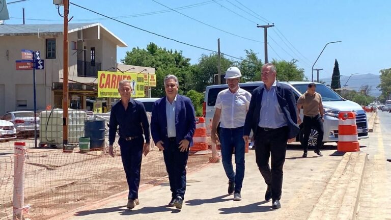 Carlos Paz: Llaryora y Avilés recorrieron la obra en la Avenida Cárcano