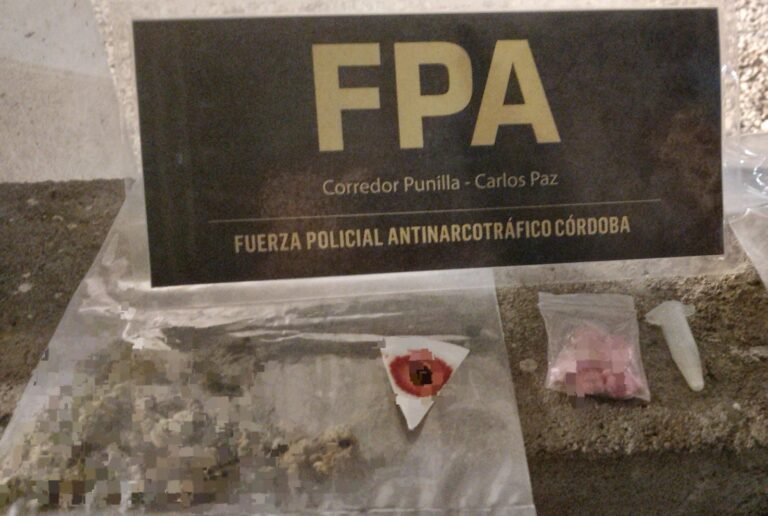Sorprendieron a tres hombres con marihuana y éxtasis en pleno centro de Carlos Paz