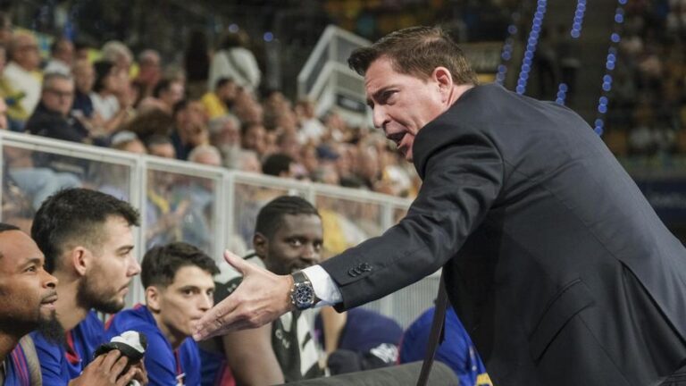 Xavi Pascual gana su primer partido tras su regreso al Barça y avisa: «Físicamente no estamos al nivel»