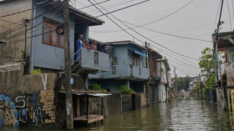 Alrededor de 600 personas fallecidas debido a las inundaciones en el sur de Asia