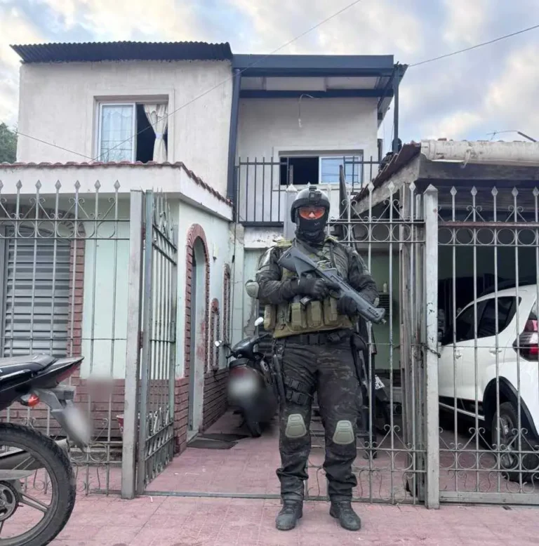 Detuvieron a una mujer y a su yerno menor por vender drogas en un barrio de Córdoba