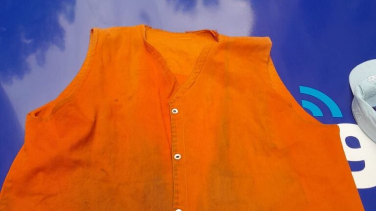 Detuvieron a dos naranjitas tras daños a un auto y agresión a un policía