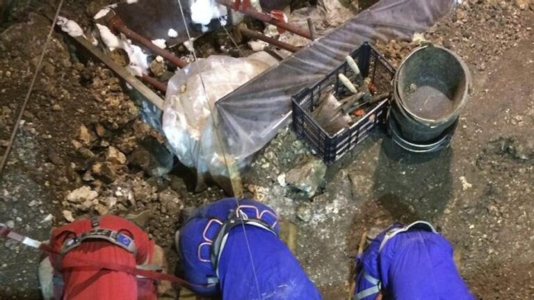 El Ayuntamiento de Lucena prioriza cambiar la cubierta en la Cueva del Ángel