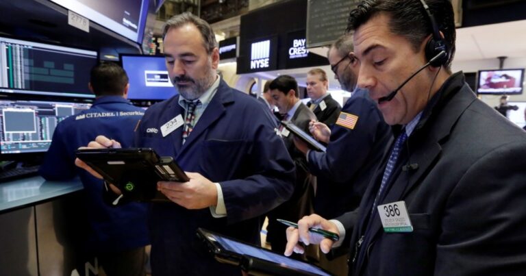 El riesgo país cae a 555 puntos: mínimo en siete años