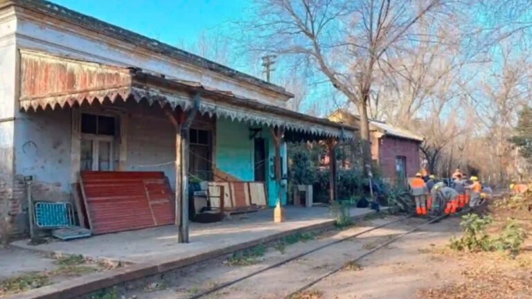 Villa Giardino sigue sin parada del Tren de las Sierras por la usurpación del andén