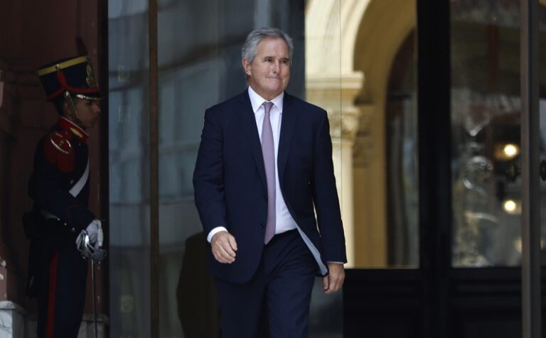 Quirno se olvidó de las Malvinas y la Antártida en el nuevo logo de Cancillería