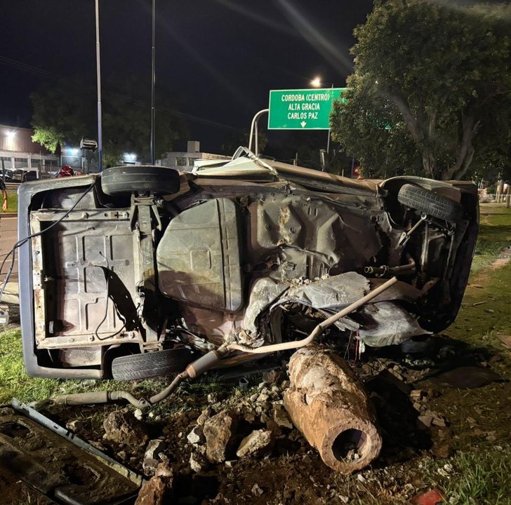 Accidente fatal en Córdoba: falleció un hombre y una mujer resultó herida