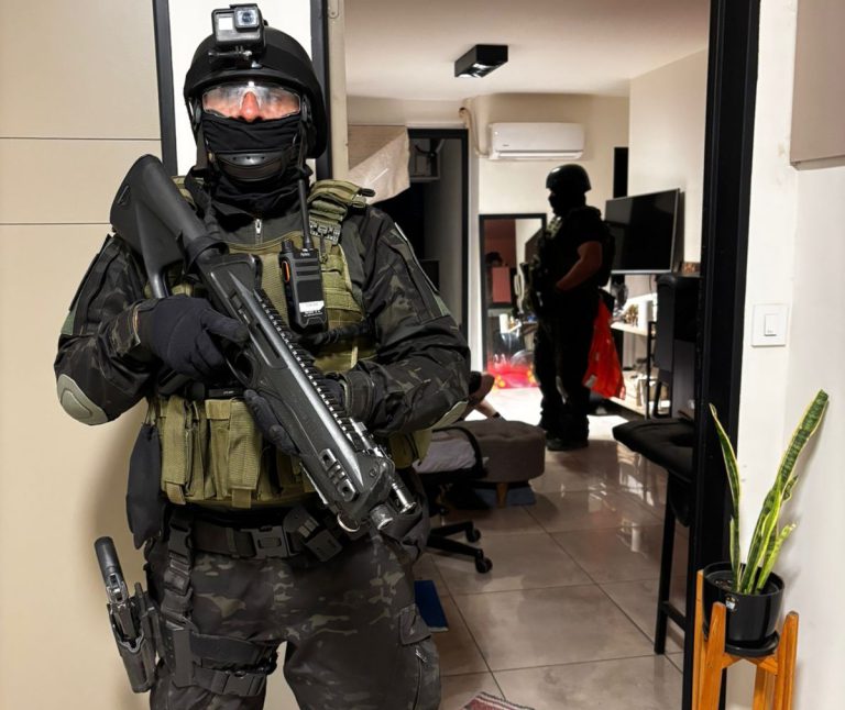 Córdoba: detienen a un taxista que usaba su vehículo para realizar delivery de cocaína