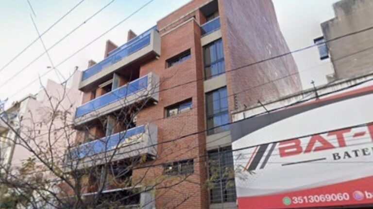 Un hombre subió a un ascensor y murió tras haber sufrido un infarto