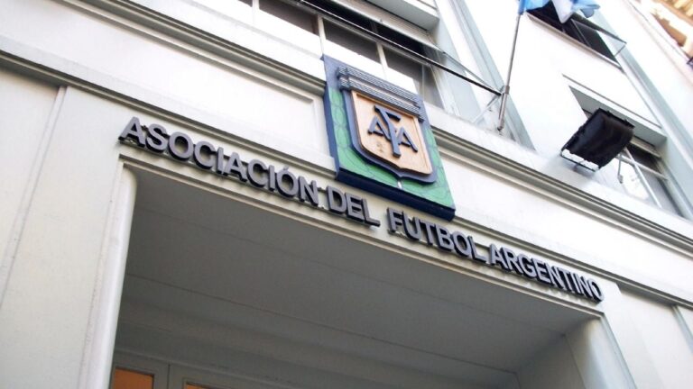 El gobierno de Milei intimó a la AFA por más de 450 millones de dólares