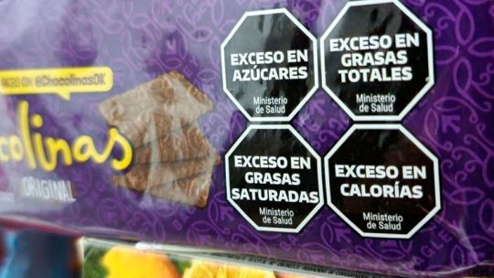 Demandaron a ANMAT por flexibilizar los criterios de la Ley de Etiquetado Frontal de alimentos