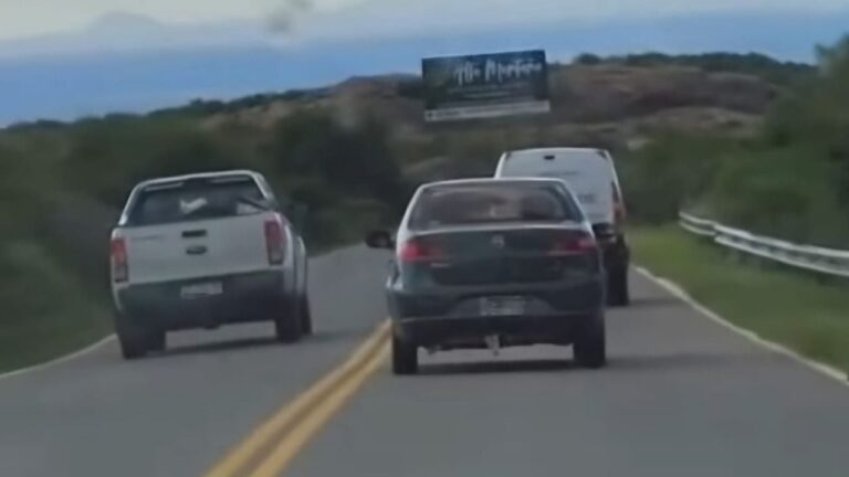 Lo filmaron en Altas Cumbres adelantando en doble línea y lo atraparon