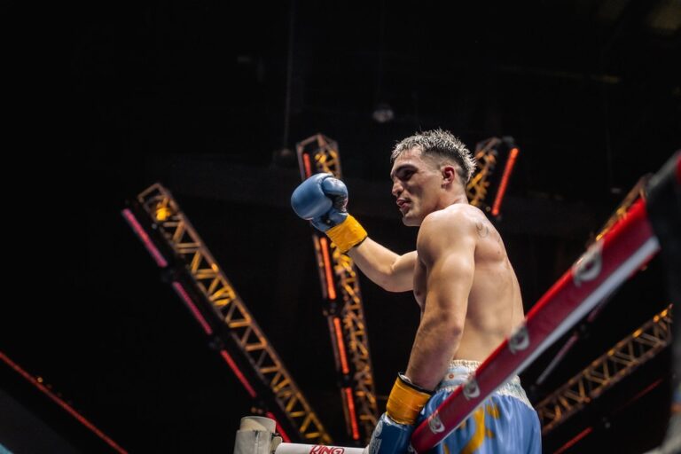 Puños de oro en Riad: el barrendero que conquistó el mundo