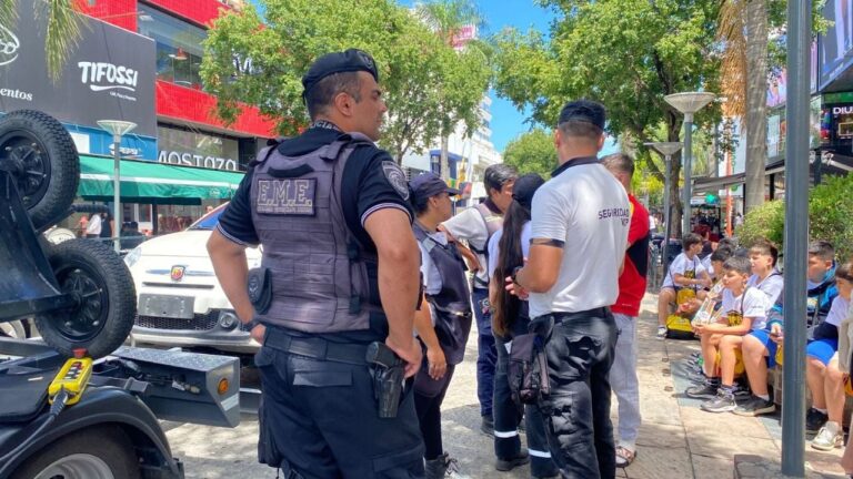 Tensión en pleno centro de Carlos Paz por un conductor fuera de control