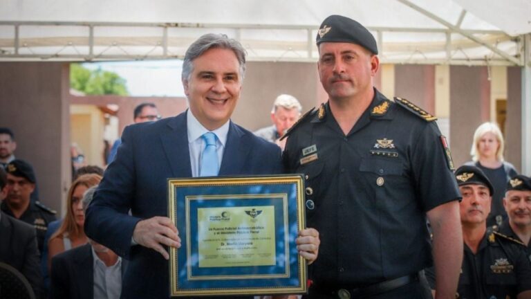 Llaryora tomó juramento a 244 nuevos oficiales de la Fuerza Policial Antinarcotráfico