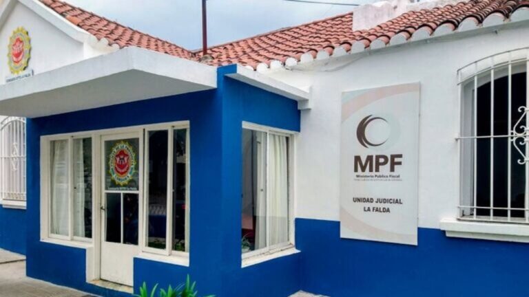 La Falda: conducía alcoholizada, chocó contra un árbol y fue detenida