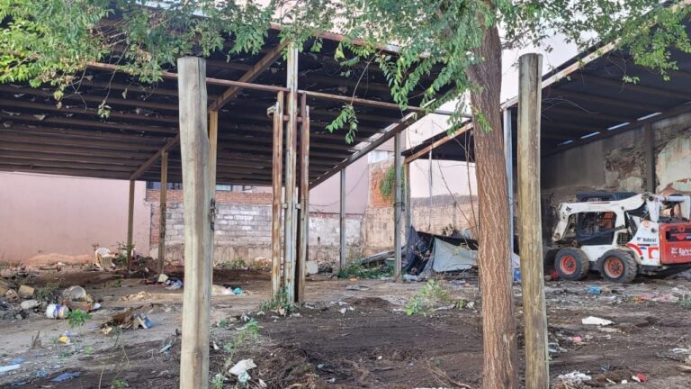 Basura y ocupación: despejaron un predio en la zona céntrica de Carlos Paz