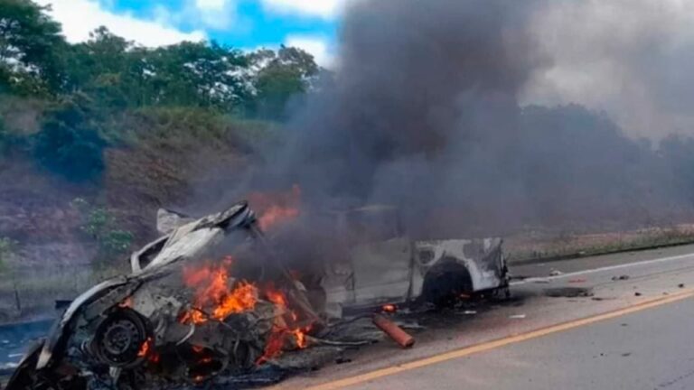 Tragedia en Brasil: once muertos tras un brutal choque frontal seguido de incendio