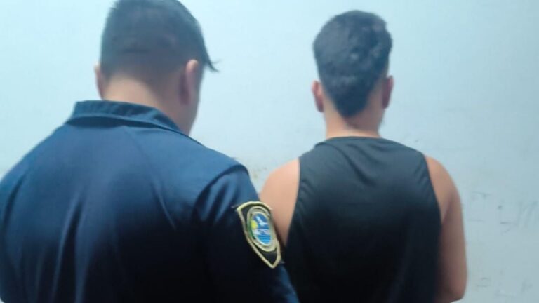 Carlos Paz: Se agarraron a las trompadas y luego atacaron a los policías