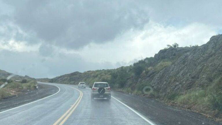 Llueve en el Camino de las Altas Cumbres