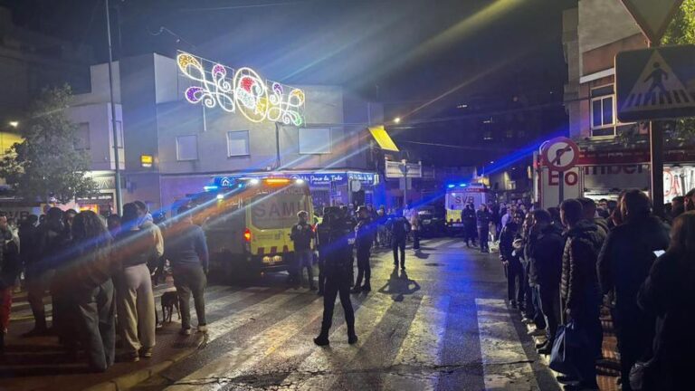 Rescatan a seis personas, dos de ellas en estado grave, en el incendio de una vivienda en Alicante