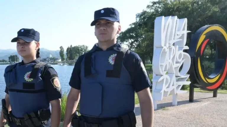 Robaron un cono de tránsito en pleno centro de Carlos Paz y terminaron detenidas