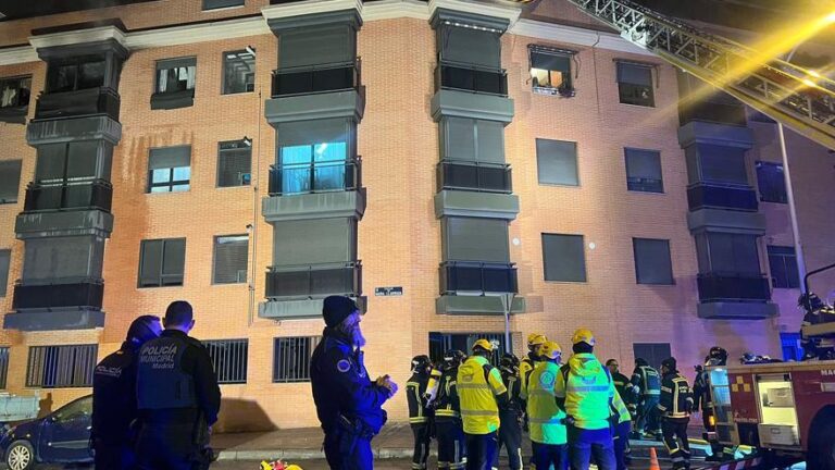 Mueren tres personas en un incendio de una vivienda en Carabanchel, Madrid