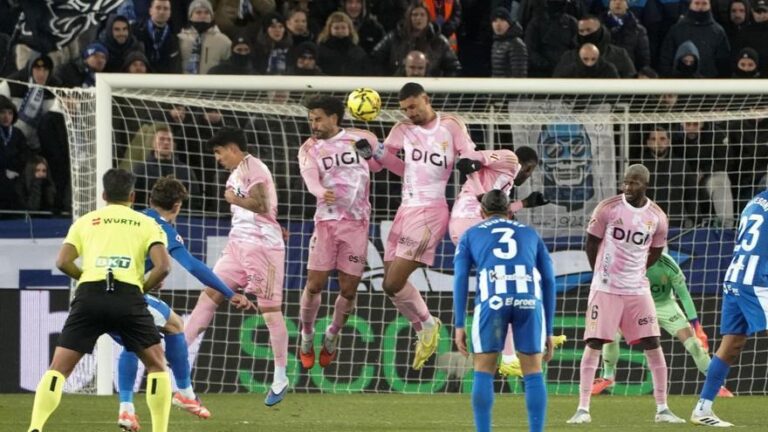 El Oviedo perdona y el Alavés lo aprovecha: reparto de puntos en Mendizorroza